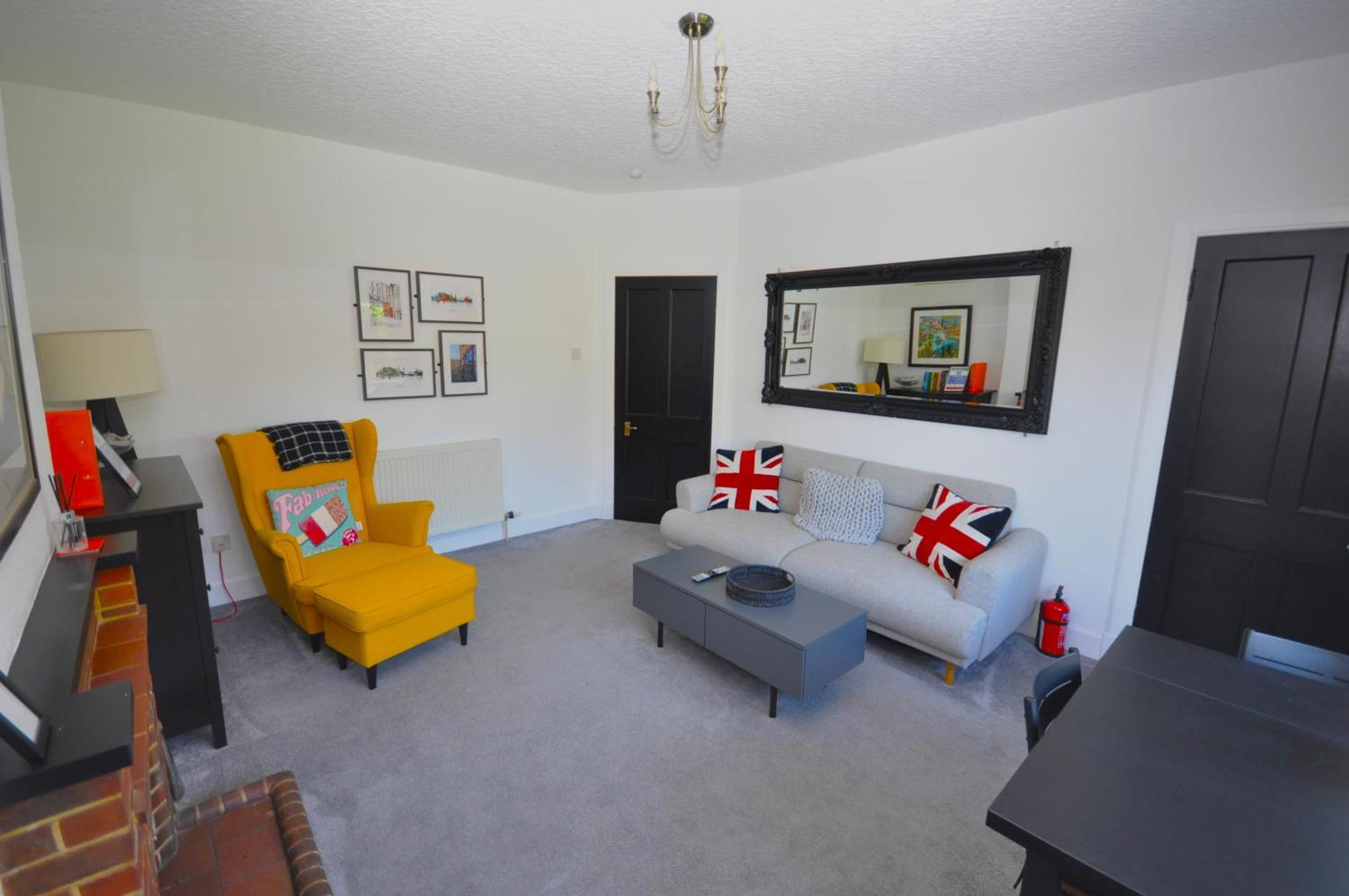Cosy 2 Bed With Garden And Free Parking *