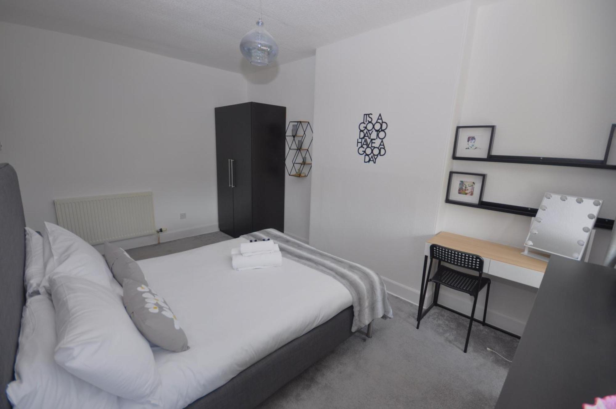 Cosy 2 Bed With Garden And Free Parking Holiday home