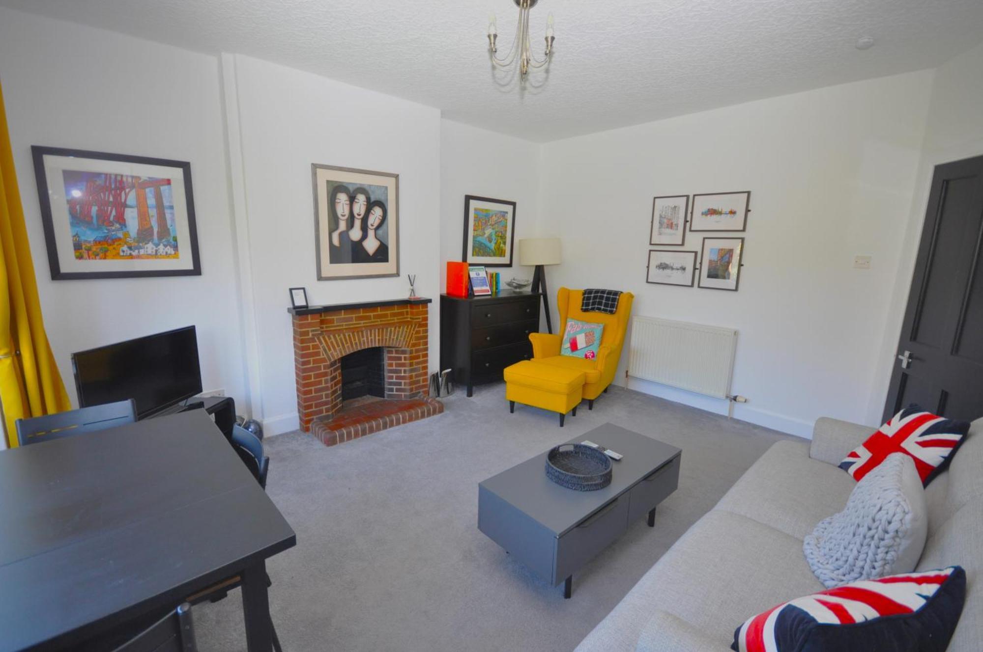 Cosy 2 Bed With Garden And Free Parking Holiday home *